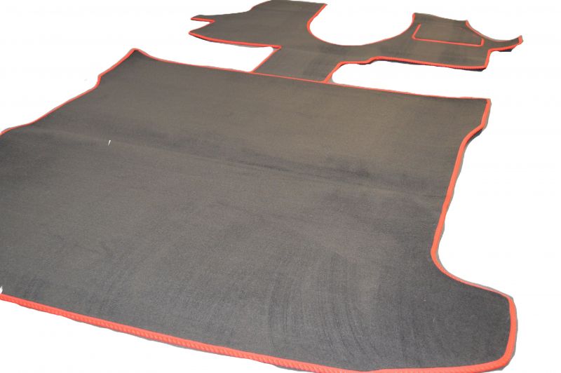 T6.1 SPS Cab mat_Rear Kombi Mat SWB_Black carpet - red edge 